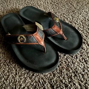 mickeal kors slippers